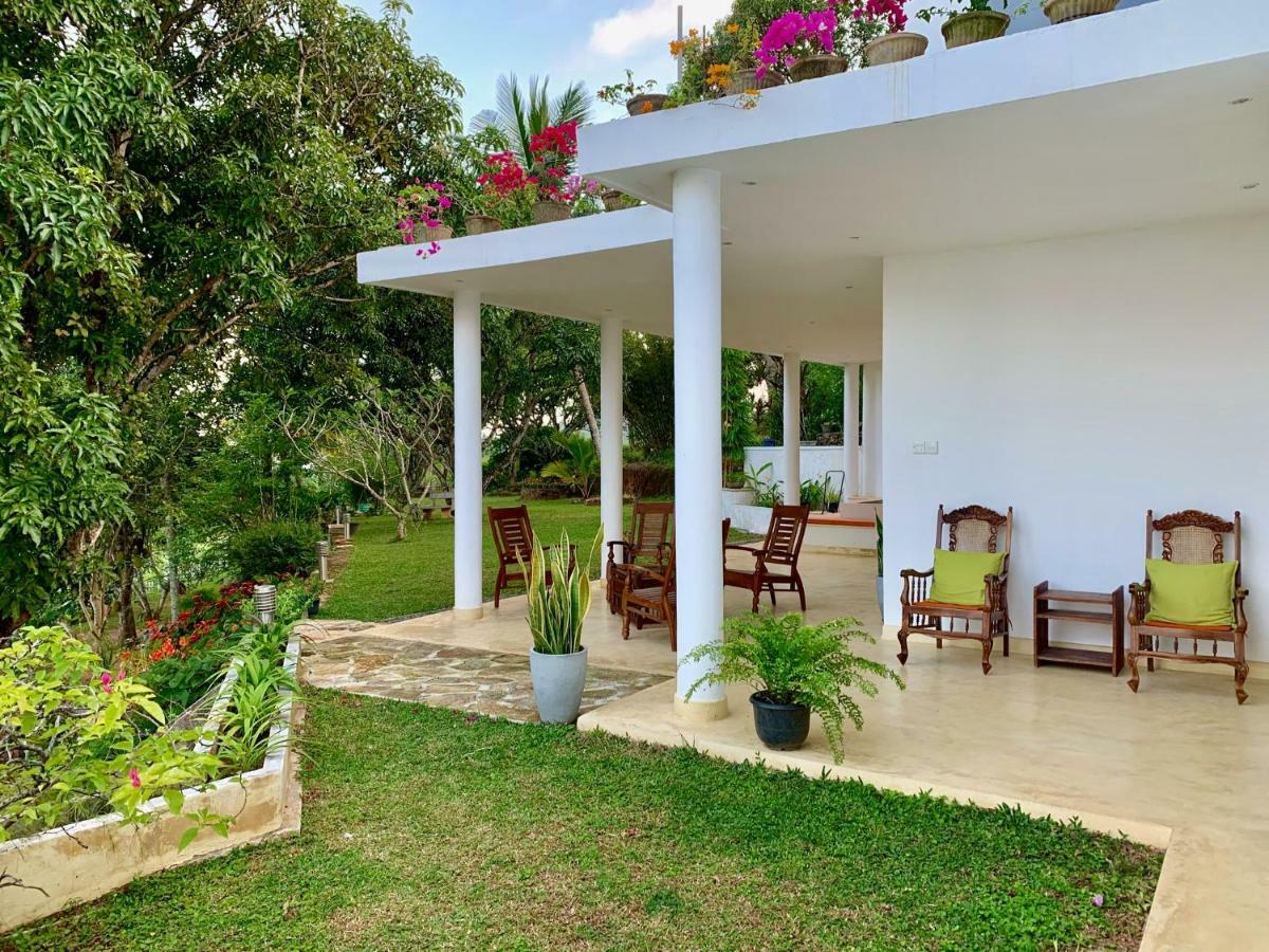 Amandari Holiday Villa Gelioya Exteriör bild