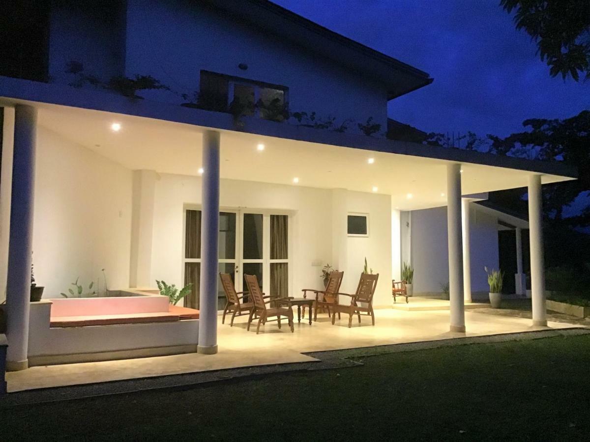 Amandari Holiday Villa Gelioya Exteriör bild