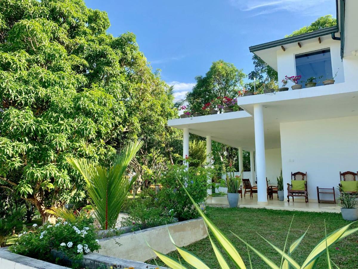 Amandari Holiday Villa Gelioya Exteriör bild